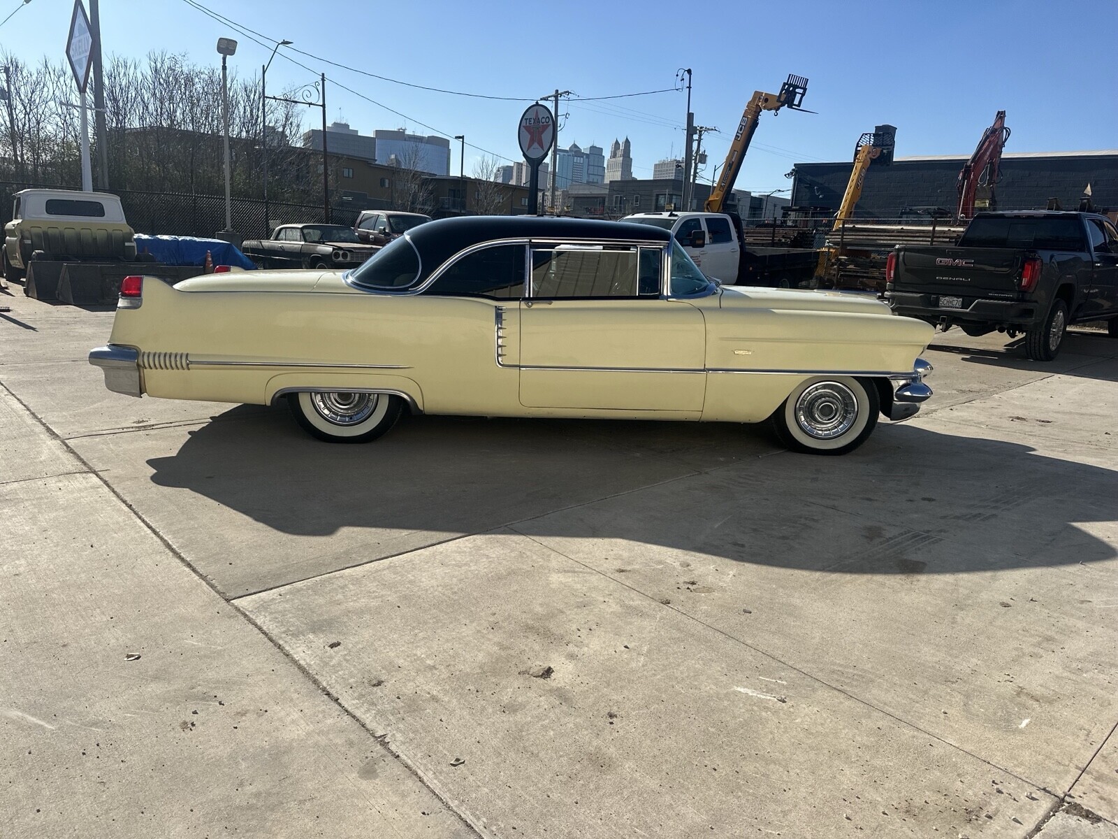 Cadillac-DeVille-1956-Coupe-2