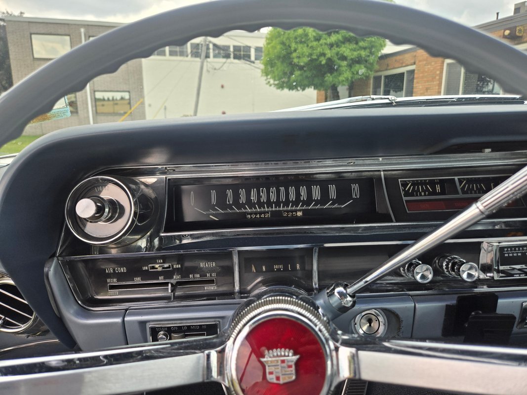 Cadillac-DeVille-1963-28