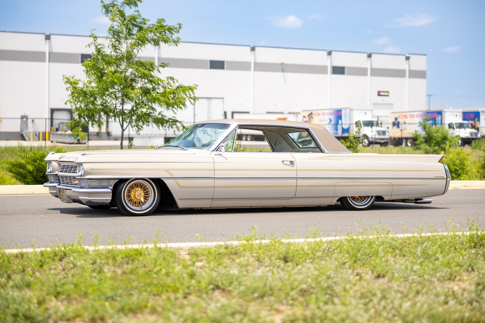 Cadillac-DeVille-1964-Coupe-13