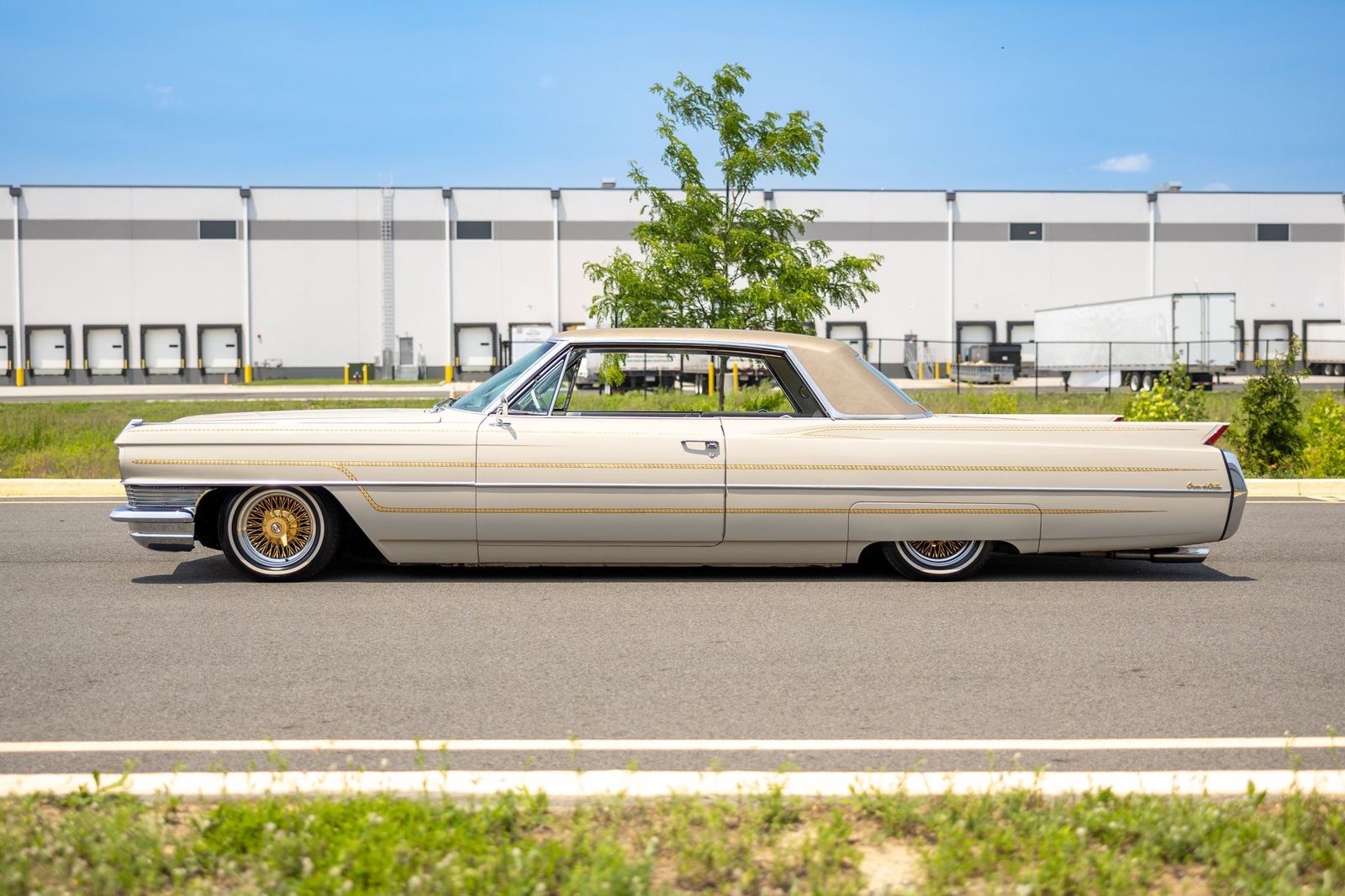 Cadillac-DeVille-1964-Coupe-14