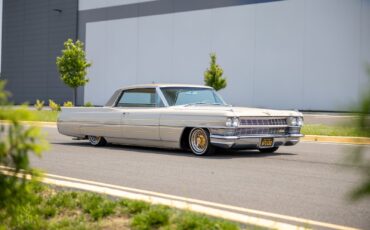 Cadillac-DeVille-1964-Coupe-9