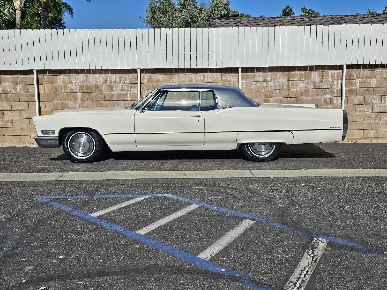 Cadillac-DeVille-1967-2