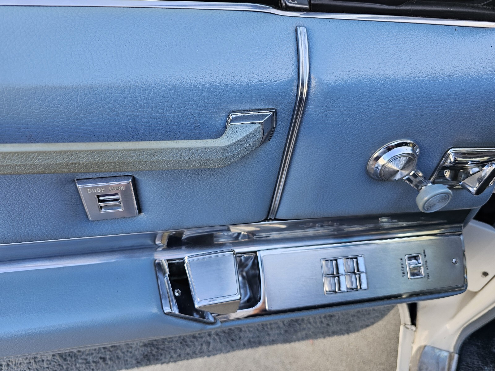 Cadillac-DeVille-1967-30