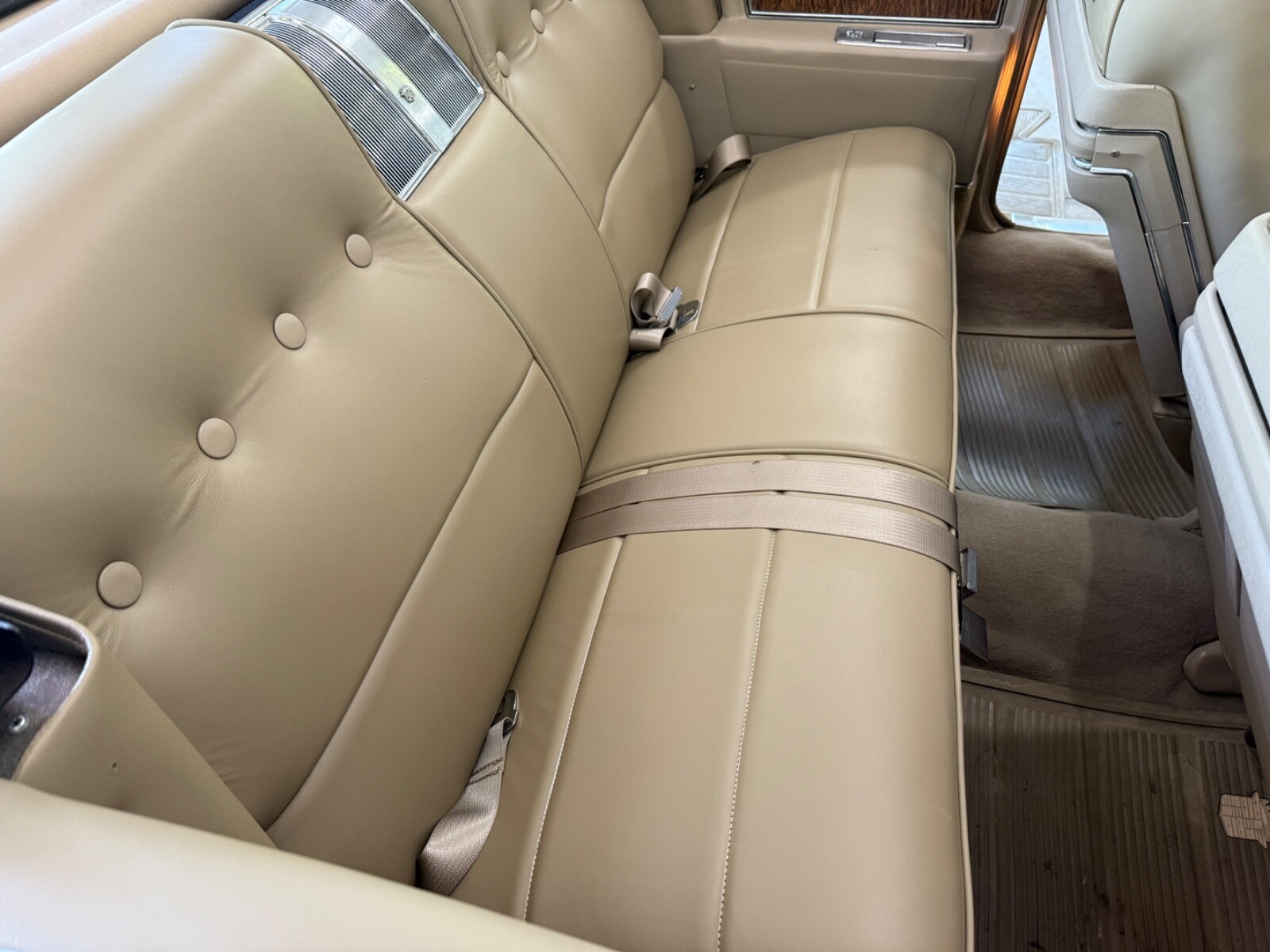 Cadillac-DeVille-1970-Coupe-4