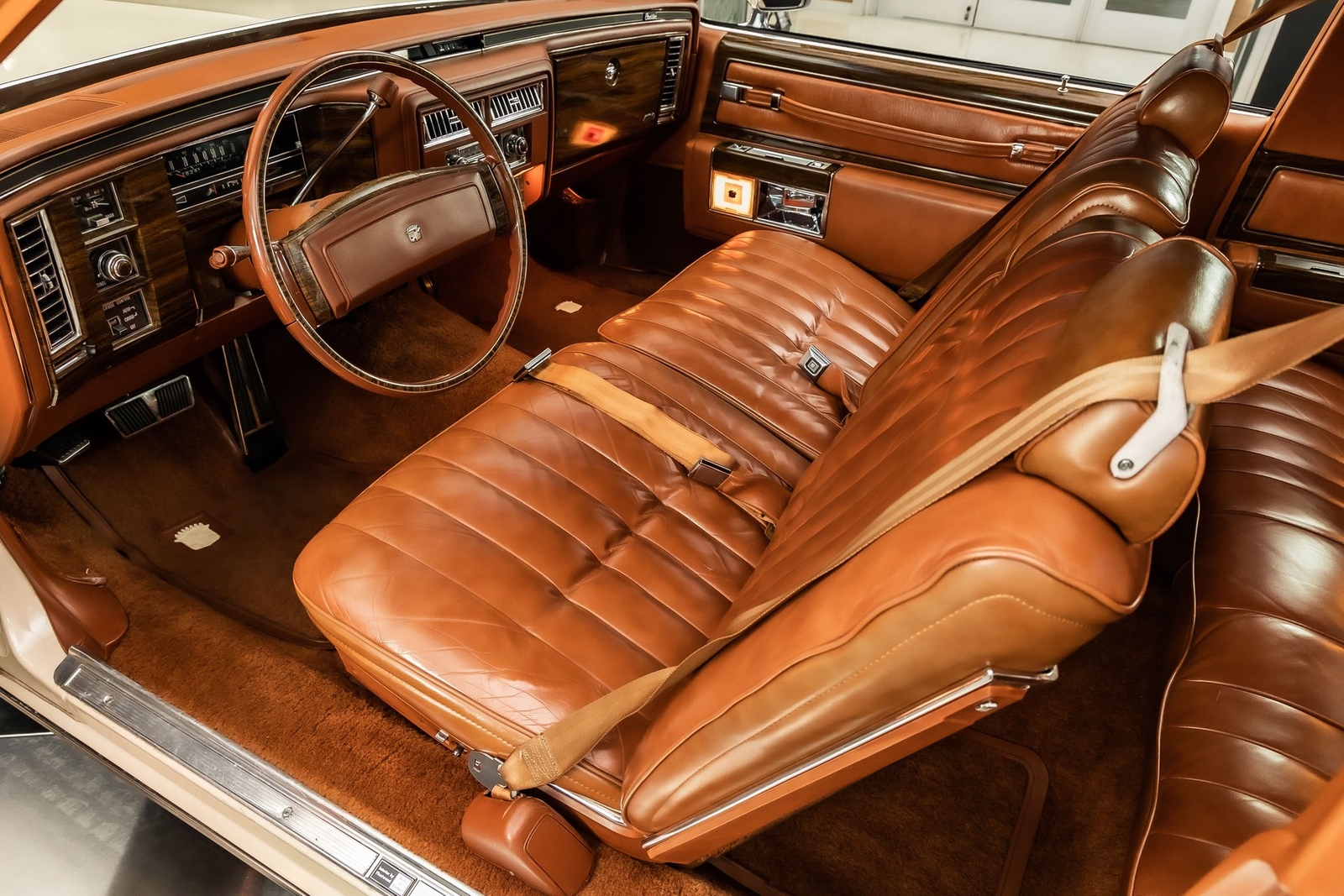 Cadillac-DeVille-1977-Coupe-1