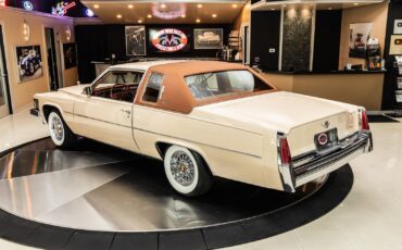 Cadillac-DeVille-1977-Coupe-16