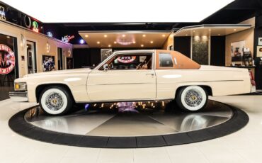 Cadillac-DeVille-1977-Coupe-17