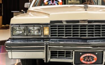 Cadillac-DeVille-1977-Coupe-19