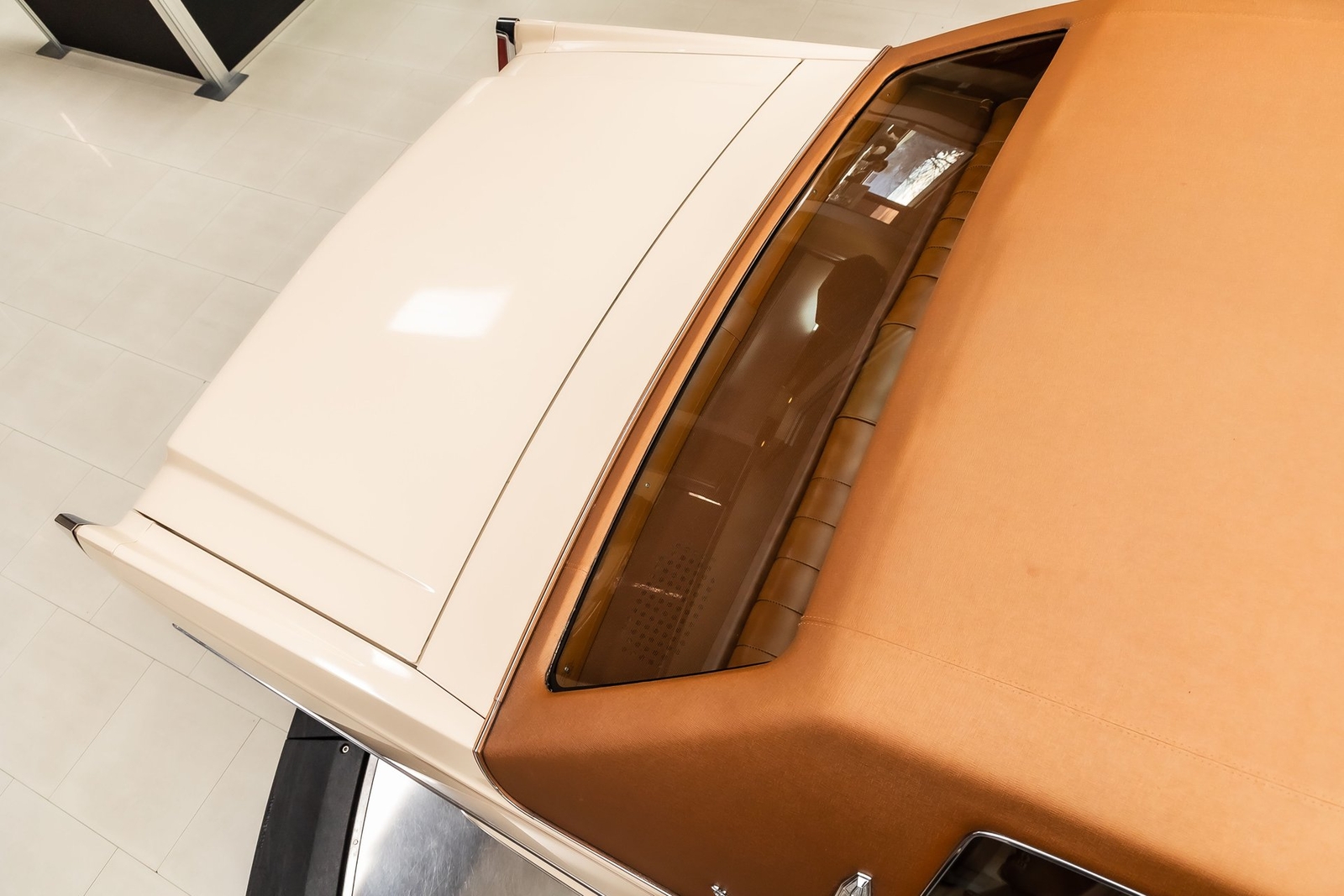 Cadillac-DeVille-1977-Coupe-23