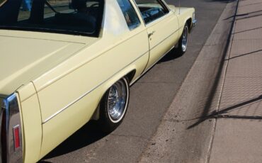 Cadillac-DeVille-1978-3