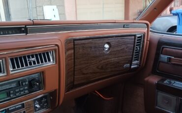 Cadillac-DeVille-1978-9