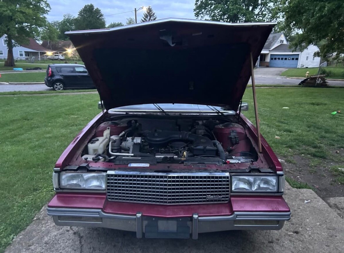 Cadillac-DeVille-1988-1