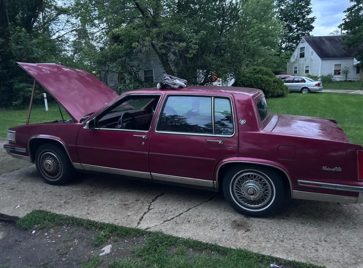 Cadillac-DeVille-1988-2