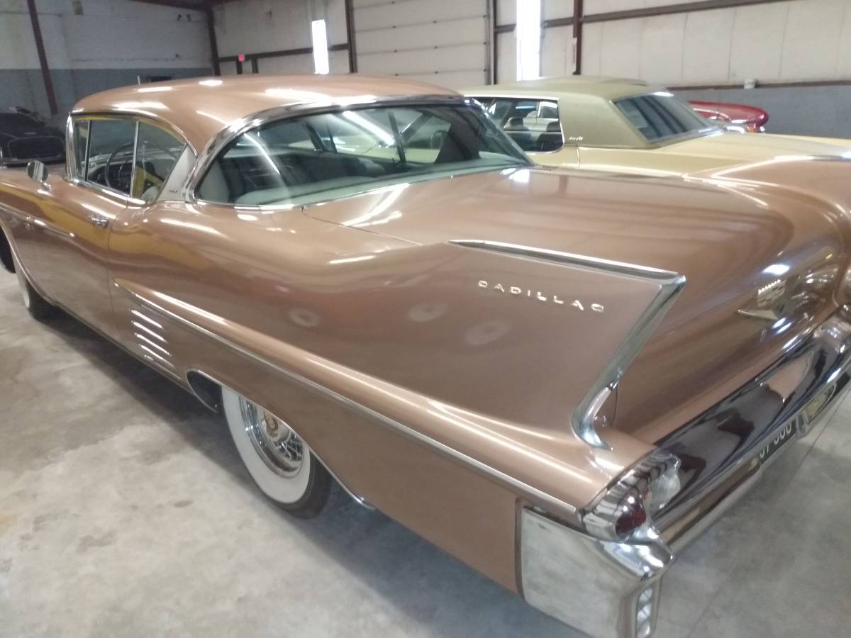 Cadillac-Deville-1958-brown-3