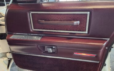 Cadillac-Deville-1968-white-10