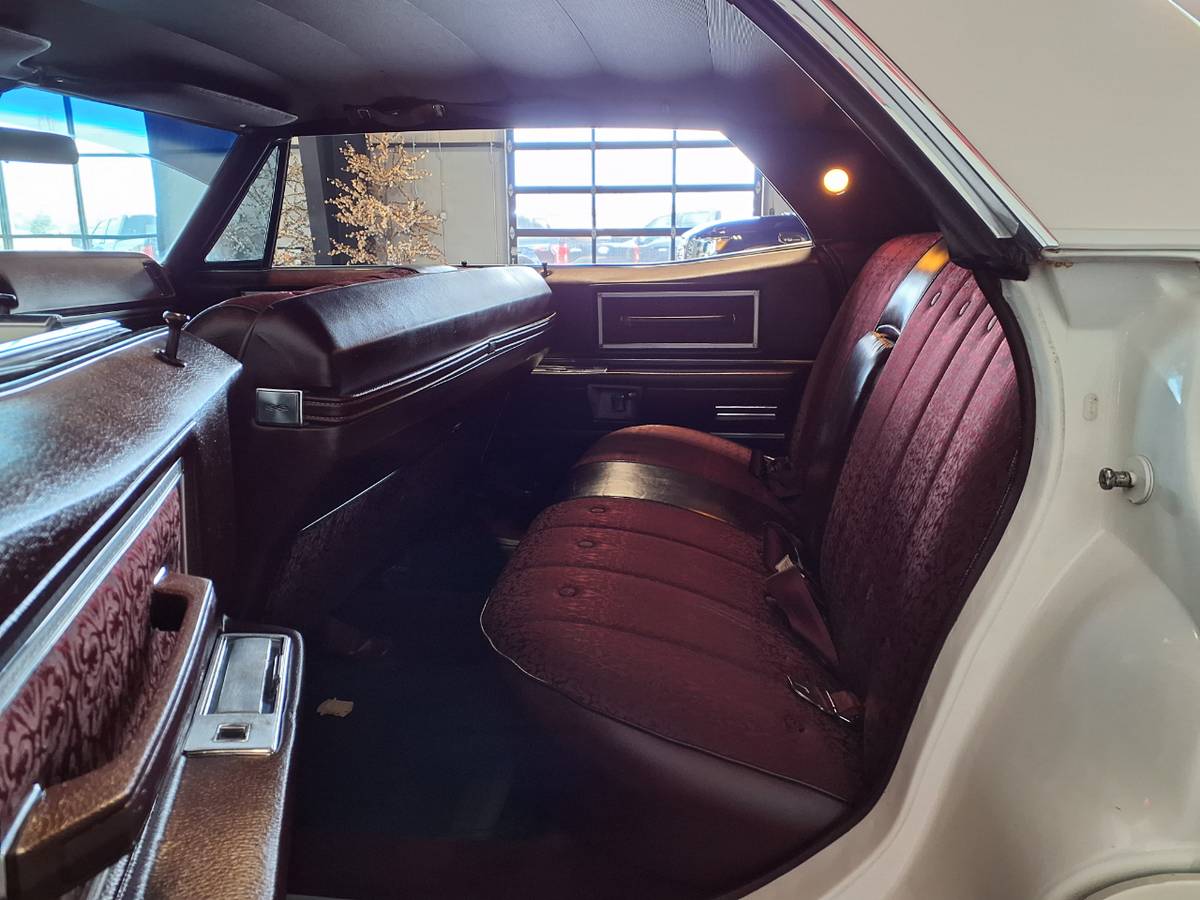 Cadillac-Deville-1968-white-11