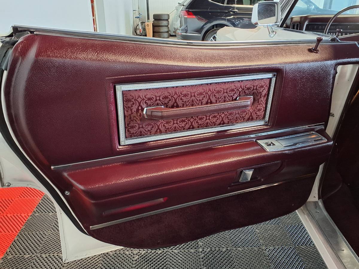 Cadillac-Deville-1968-white-12