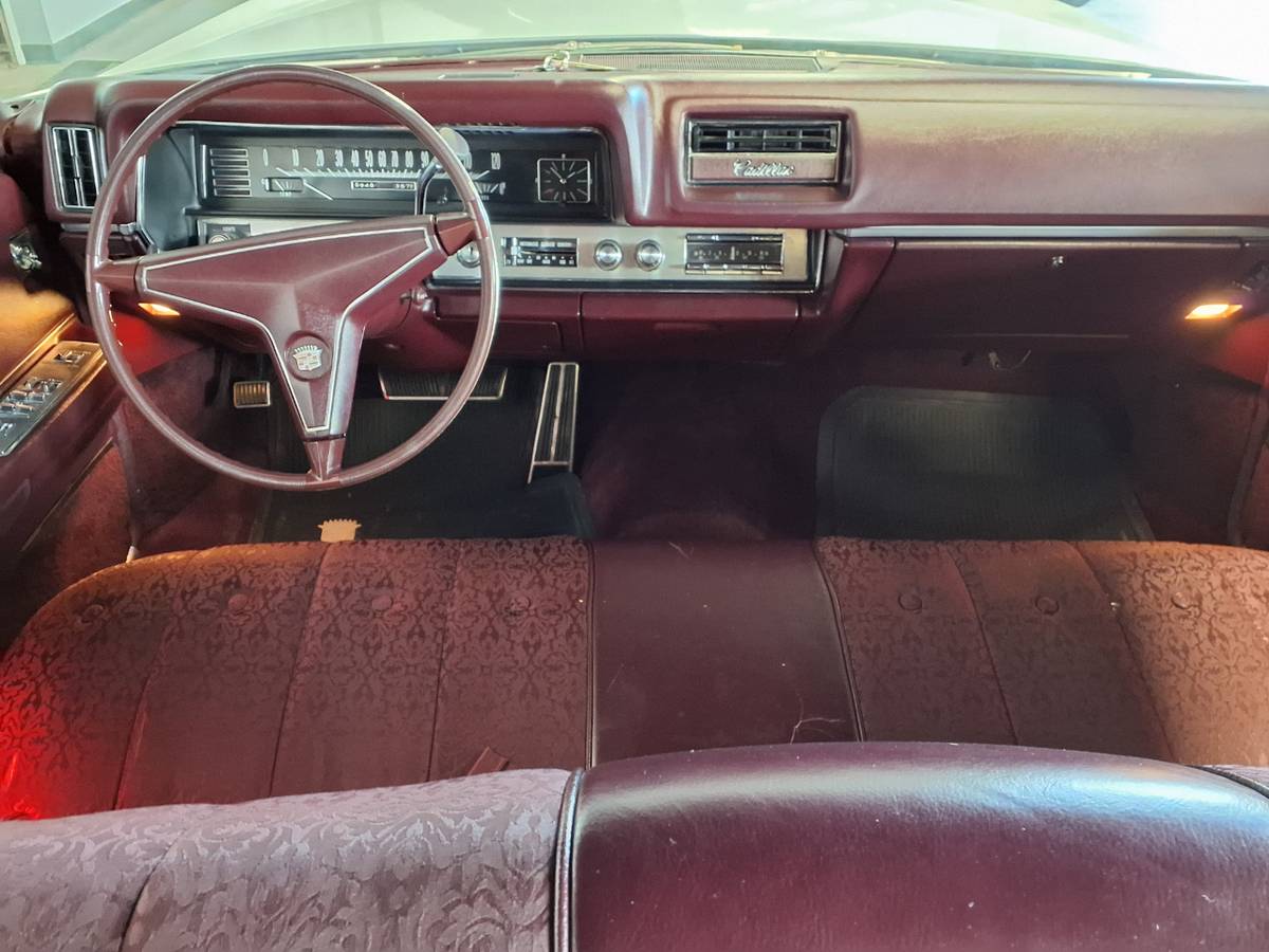 Cadillac-Deville-1968-white-13