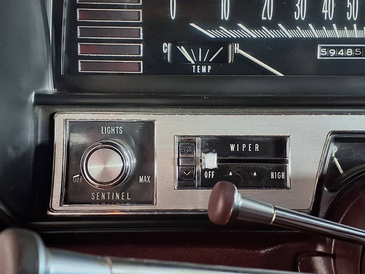 Cadillac-Deville-1968-white-17