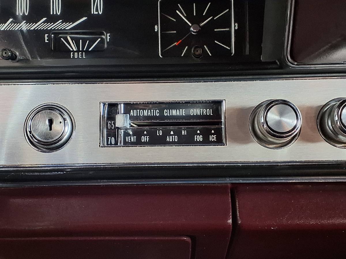 Cadillac-Deville-1968-white-18