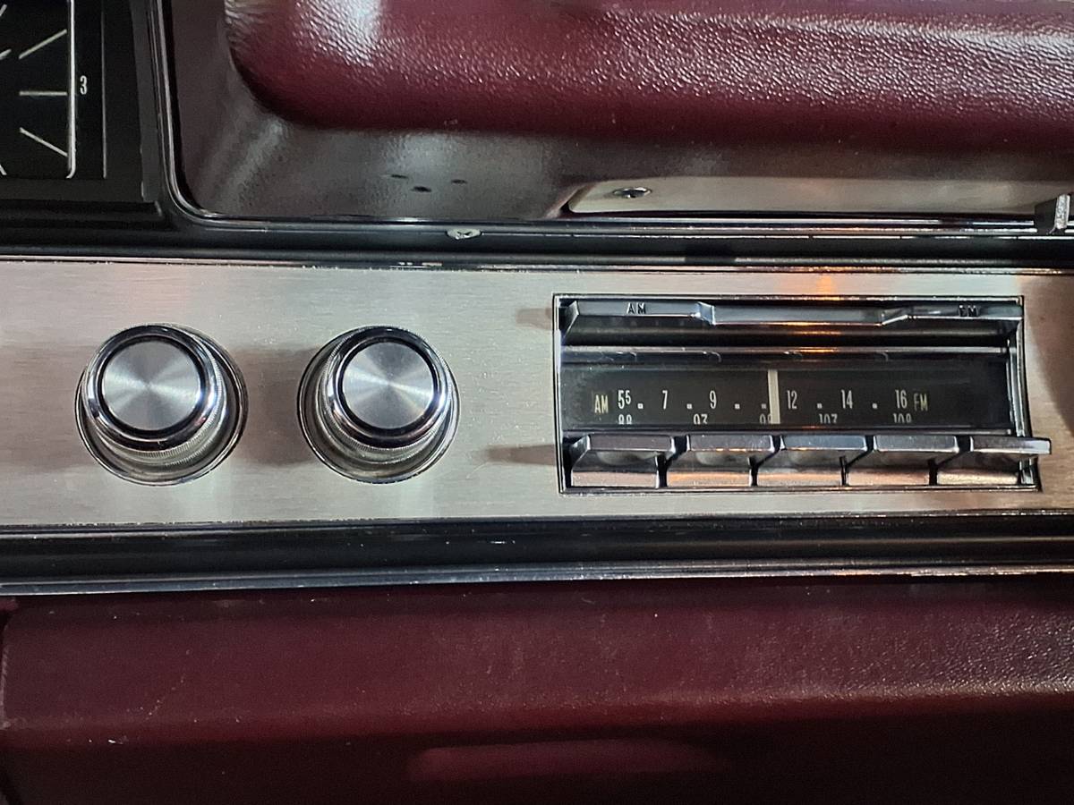 Cadillac-Deville-1968-white-19
