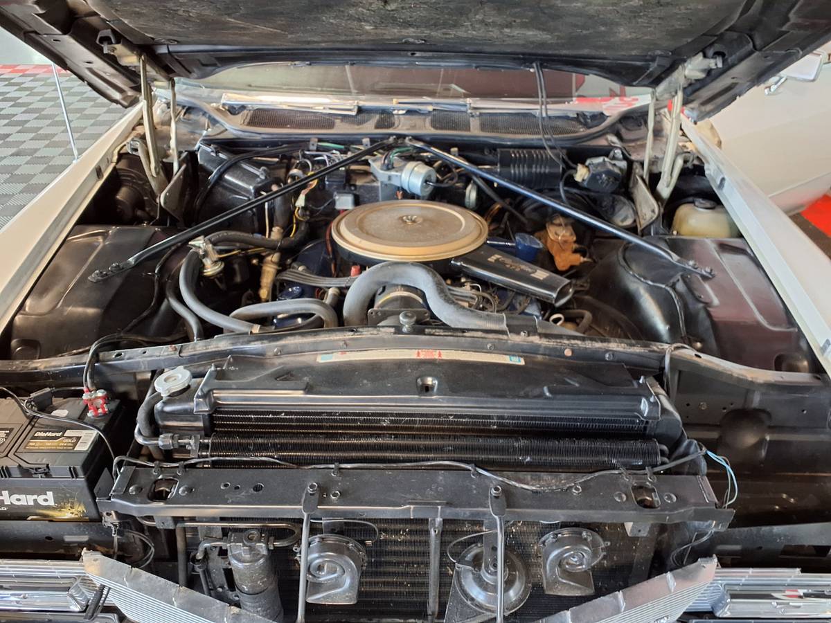 Cadillac-Deville-1968-white-22