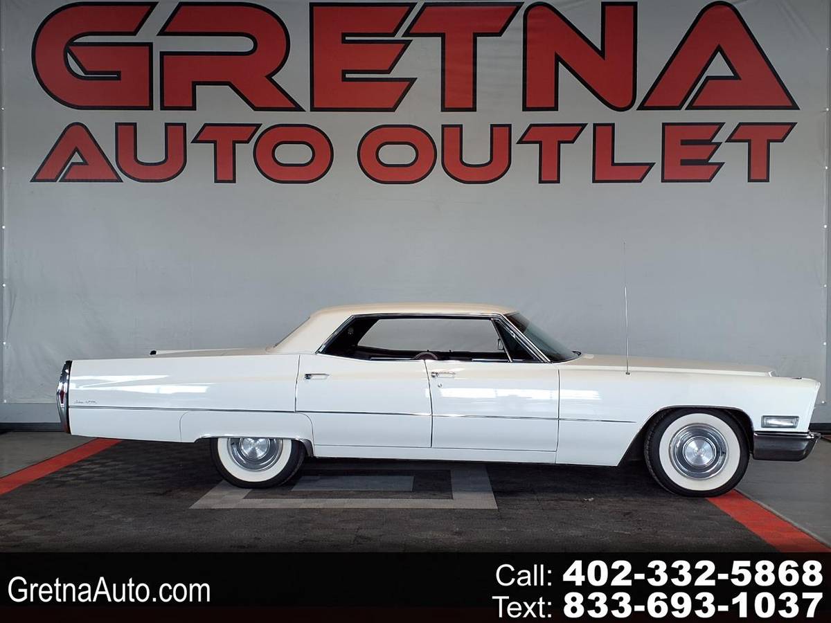 Cadillac Deville  1968 white