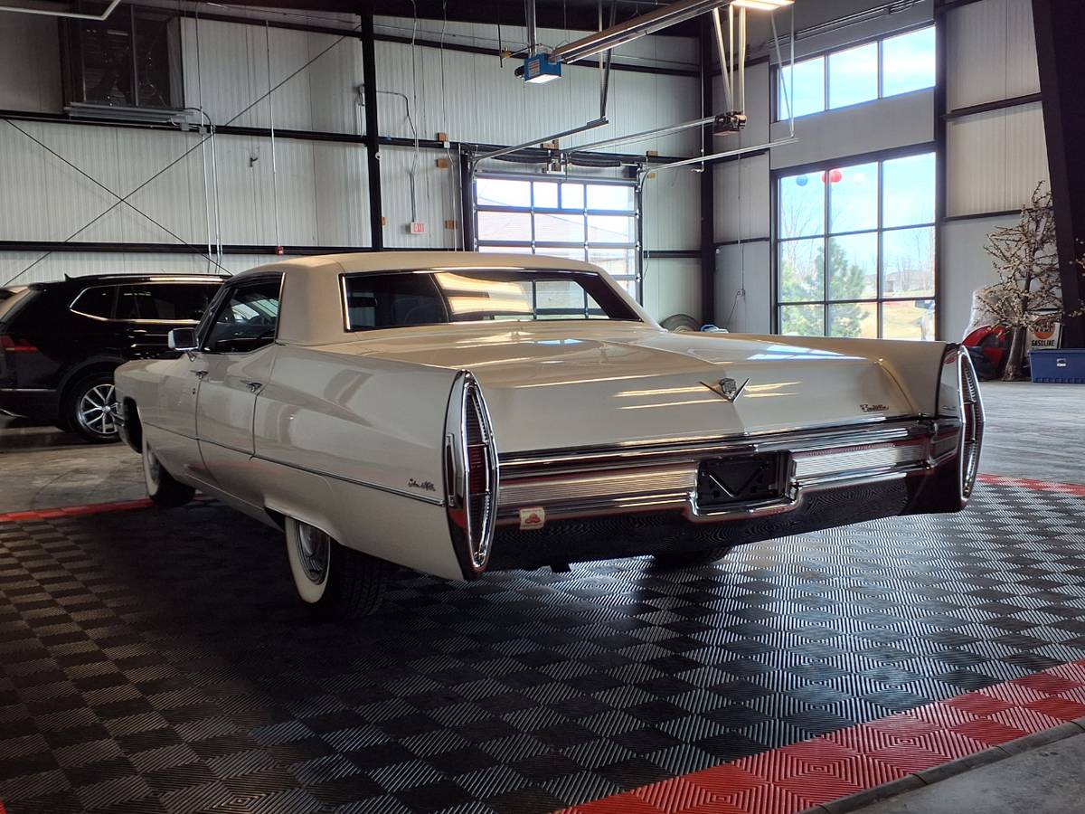 Cadillac-Deville-1968-white-3