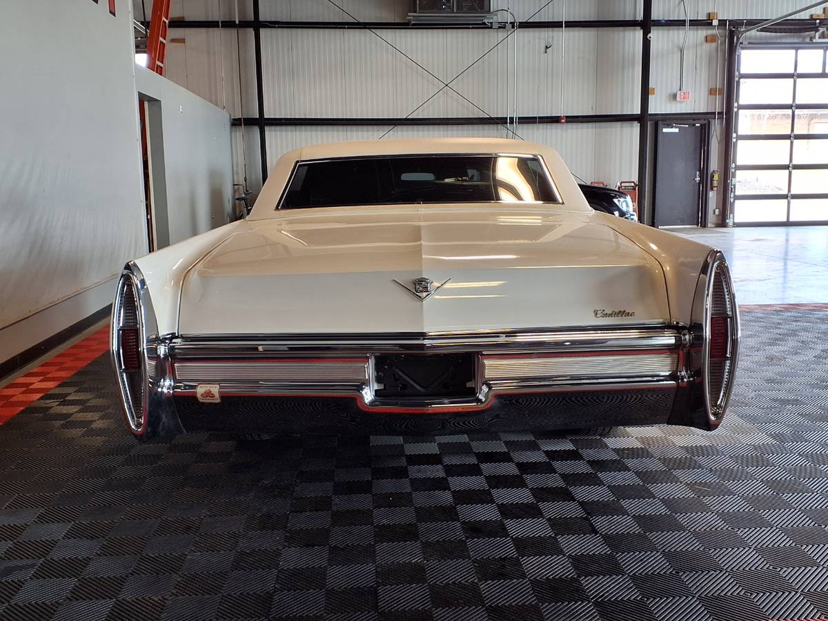 Cadillac-Deville-1968-white-4