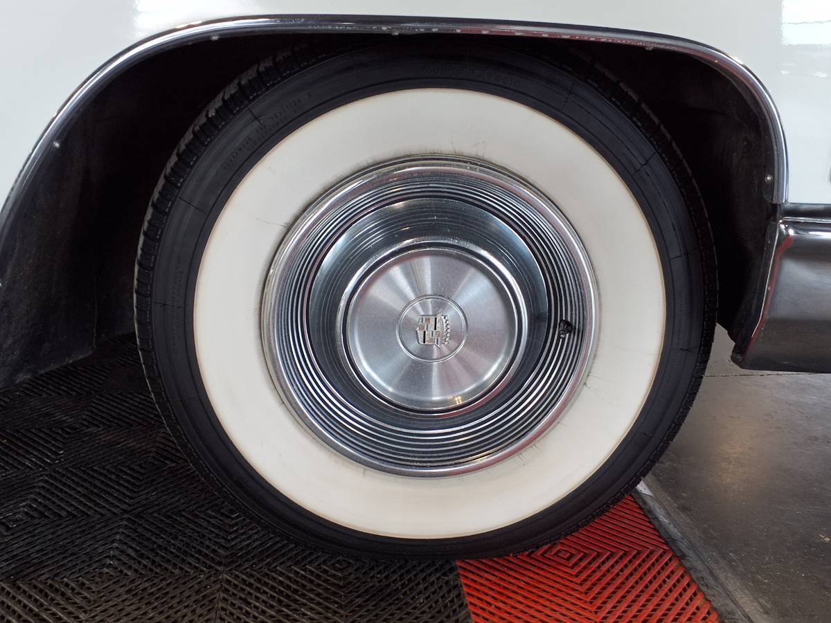Cadillac-Deville-1968-white-6