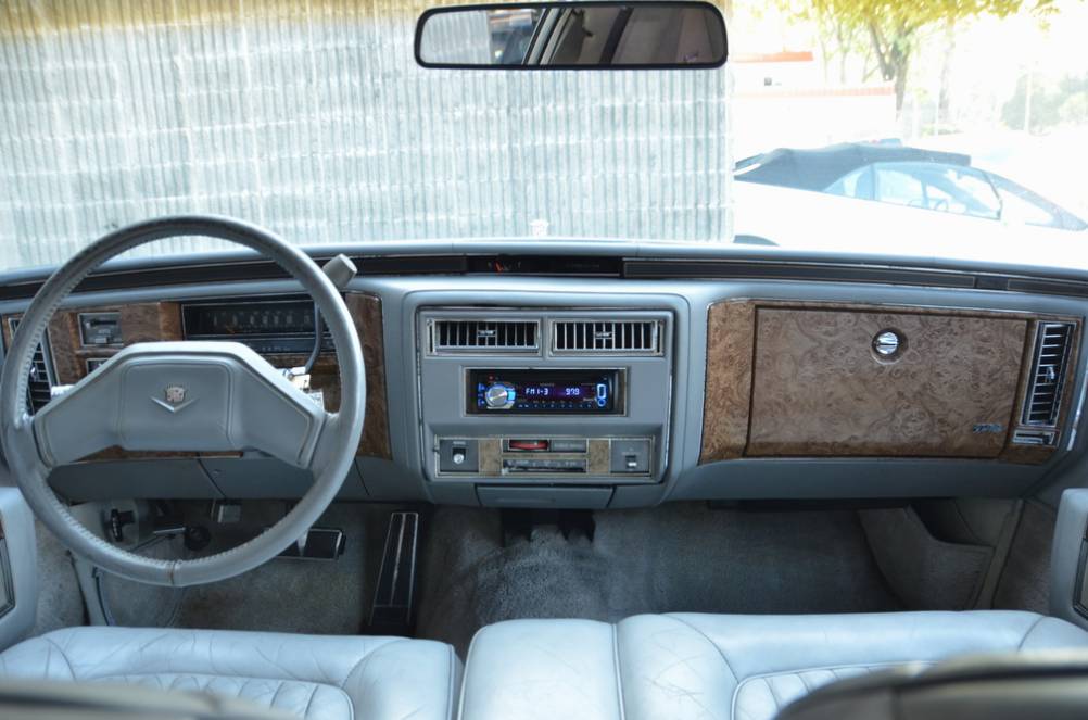 Cadillac-Deville-phaeton-1979-silver-2