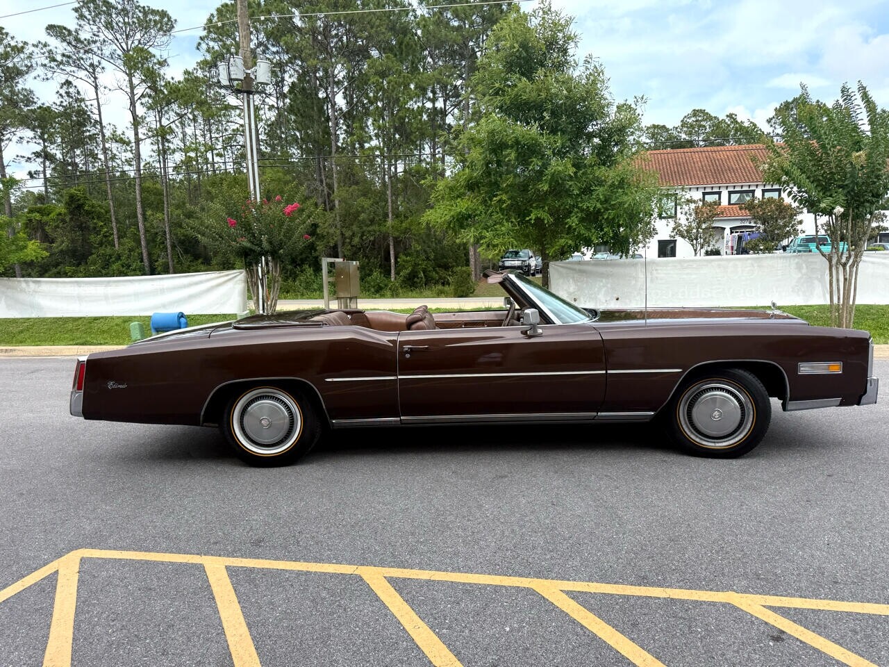 Cadillac-Eldorado-1975-Classic-Car-11