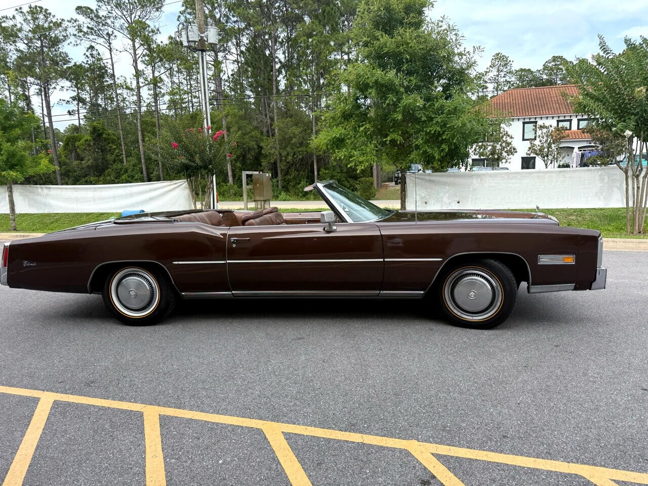 Cadillac-Eldorado-1975-Classic-Car-12