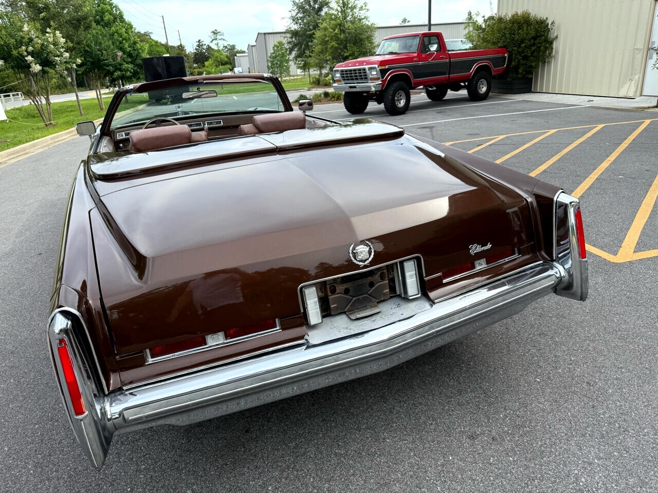 Cadillac-Eldorado-1975-Classic-Car-16