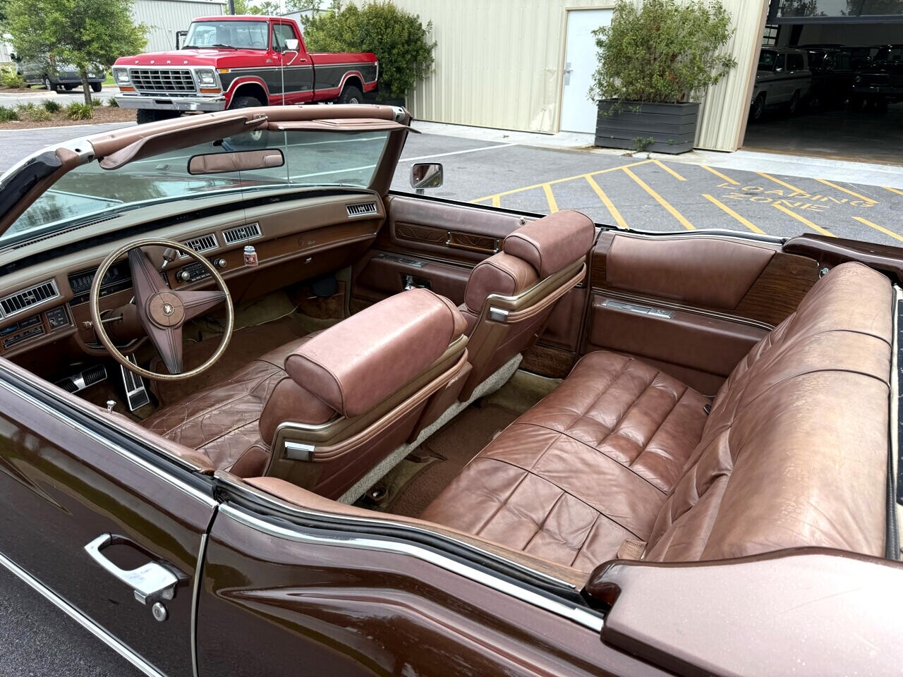 Cadillac-Eldorado-1975-Classic-Car-17
