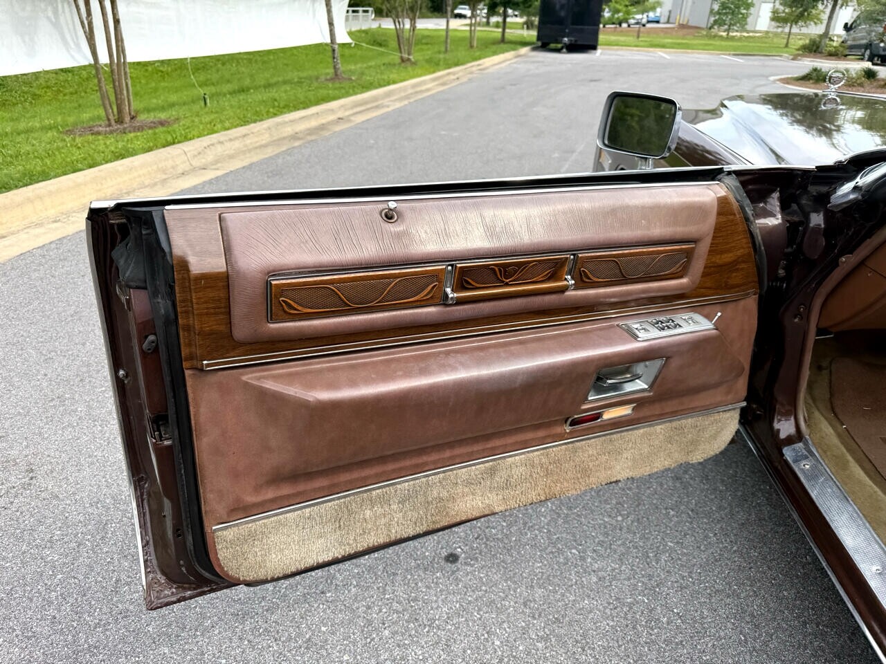 Cadillac-Eldorado-1975-Classic-Car-25