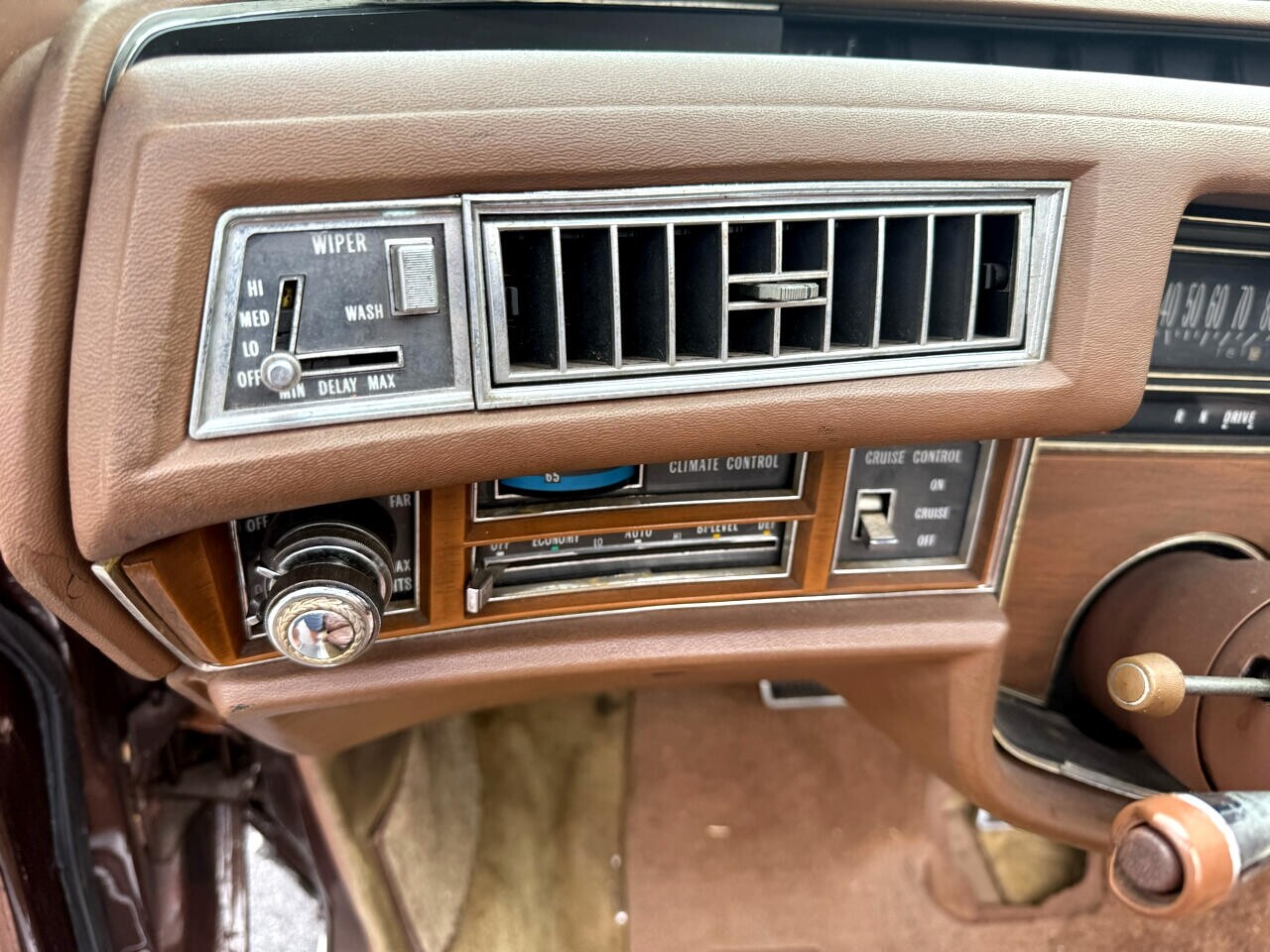 Cadillac-Eldorado-1975-Classic-Car-29