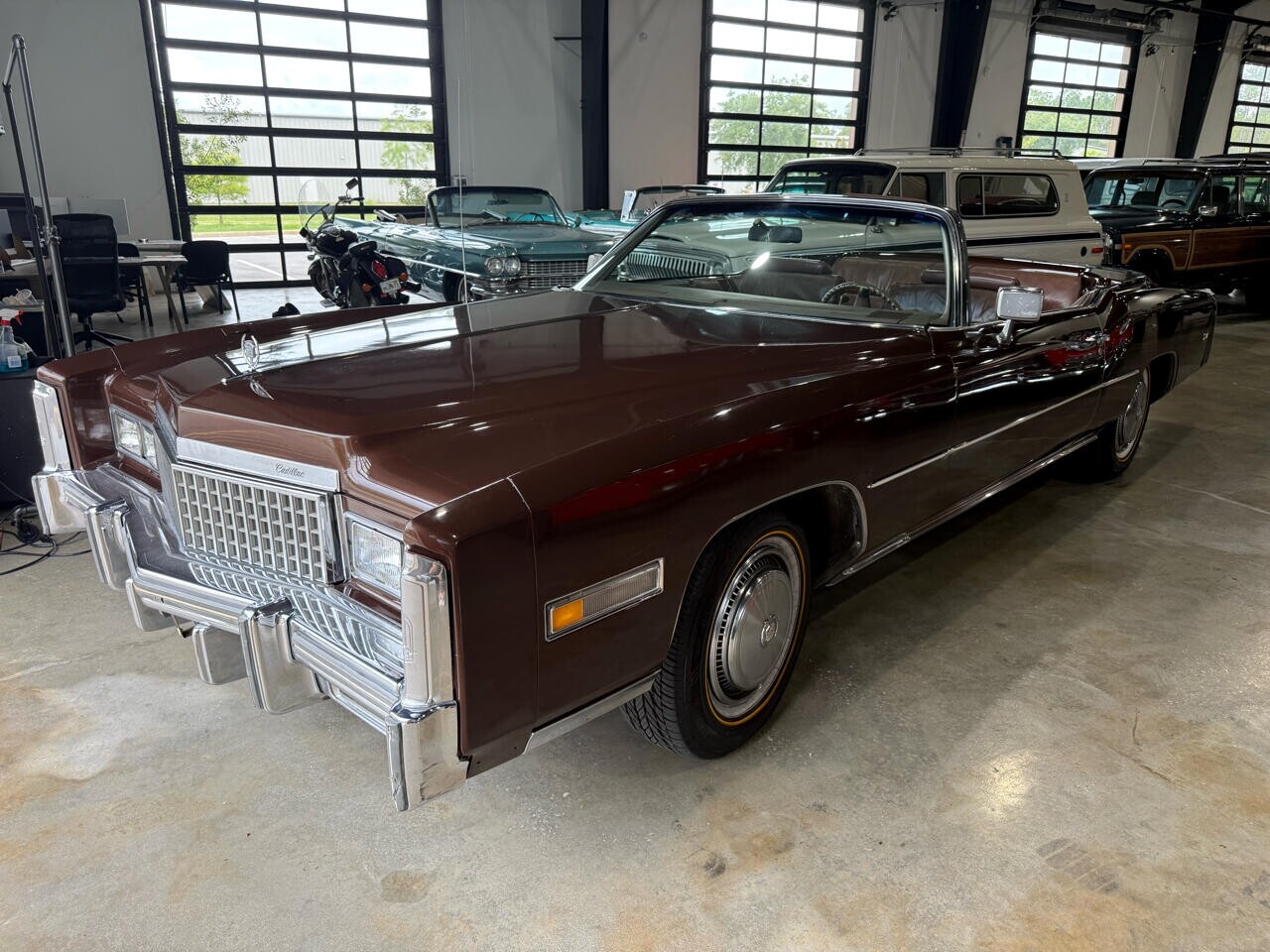 Cadillac-Eldorado-1975-Classic-Car-35