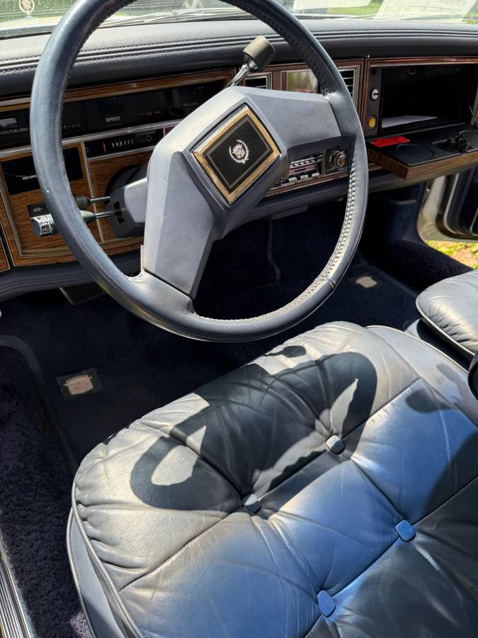 Cadillac-Eldorado-1983-white-8