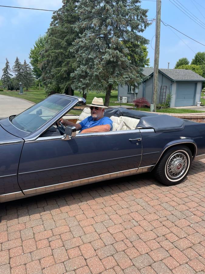 Cadillac-Eldorado-biarritz-1984-blue-12