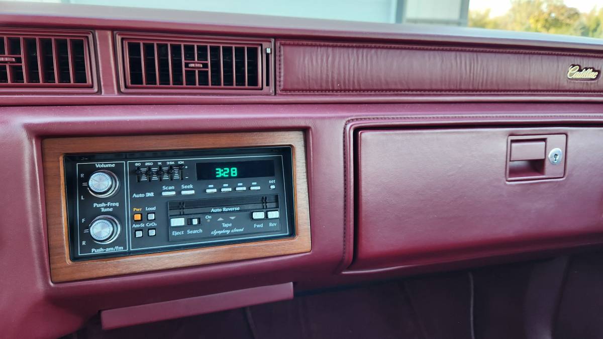 Cadillac-Fleetwod-delegance-1987-red-10