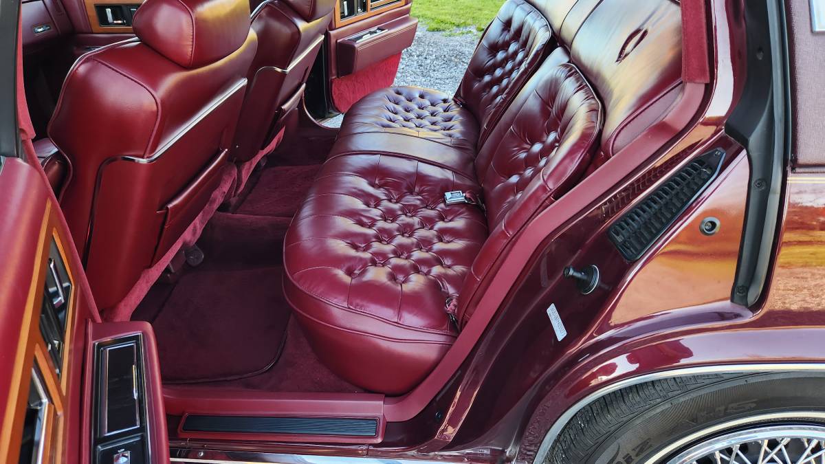 Cadillac-Fleetwod-delegance-1987-red-11