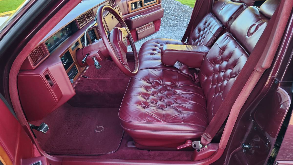 Cadillac-Fleetwod-delegance-1987-red-12