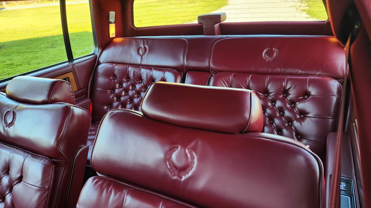Cadillac-Fleetwod-delegance-1987-red-13