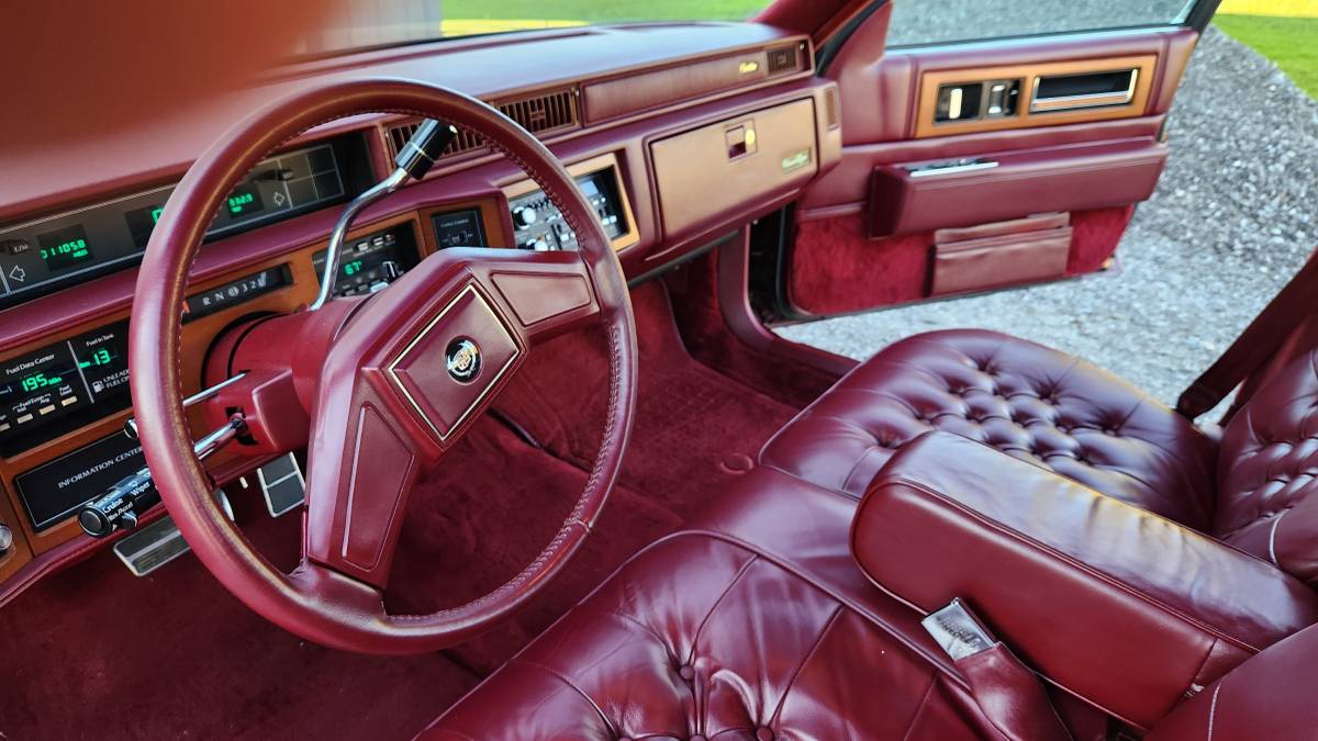Cadillac-Fleetwod-delegance-1987-red-16