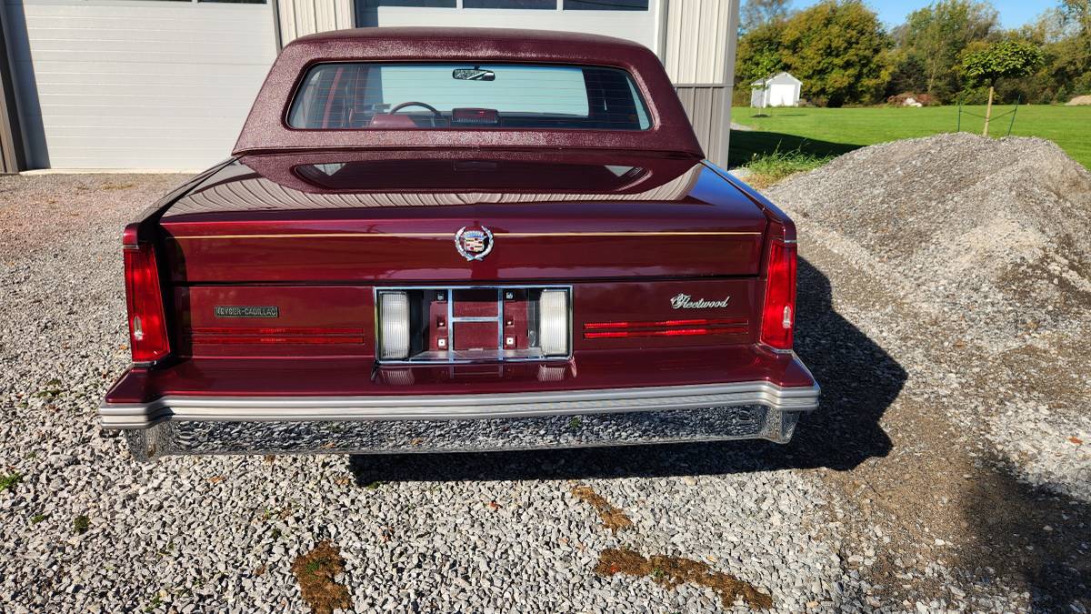 Cadillac-Fleetwod-delegance-1987-red-4