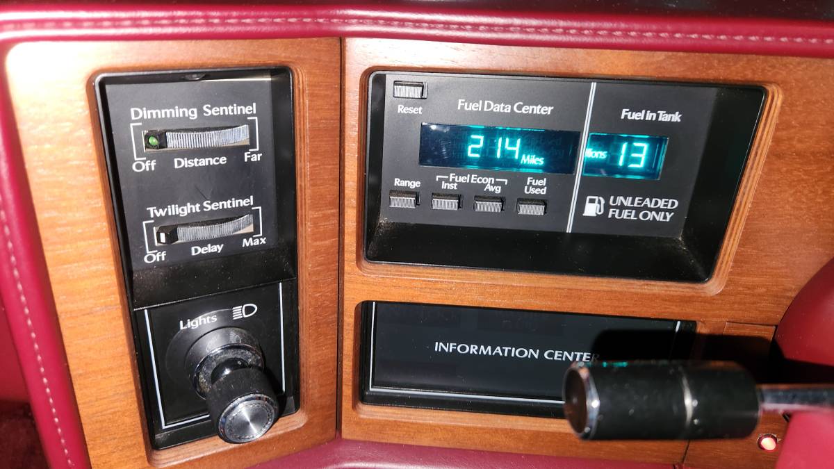 Cadillac-Fleetwod-delegance-1987-red-8