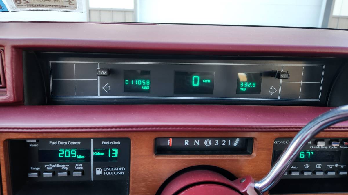 Cadillac-Fleetwod-delegance-1987-red-9