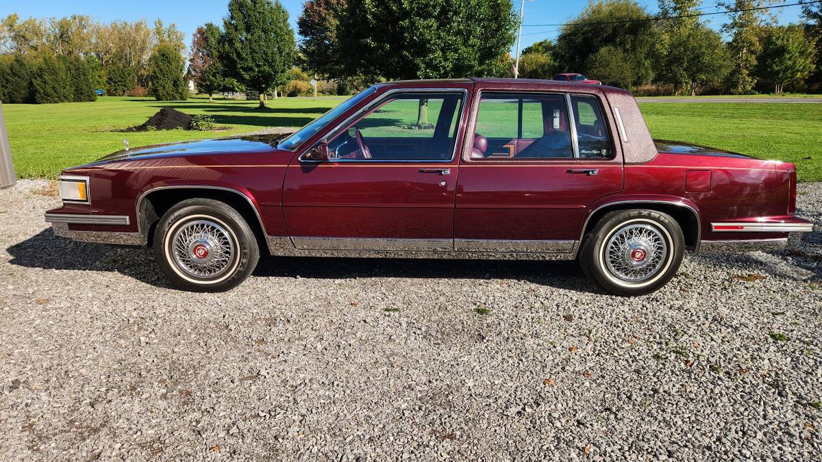 Cadillac-Fleetwod-delegance-1987-red