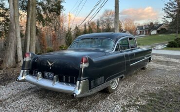 Cadillac-Fleetwood-1955-Sedan-2